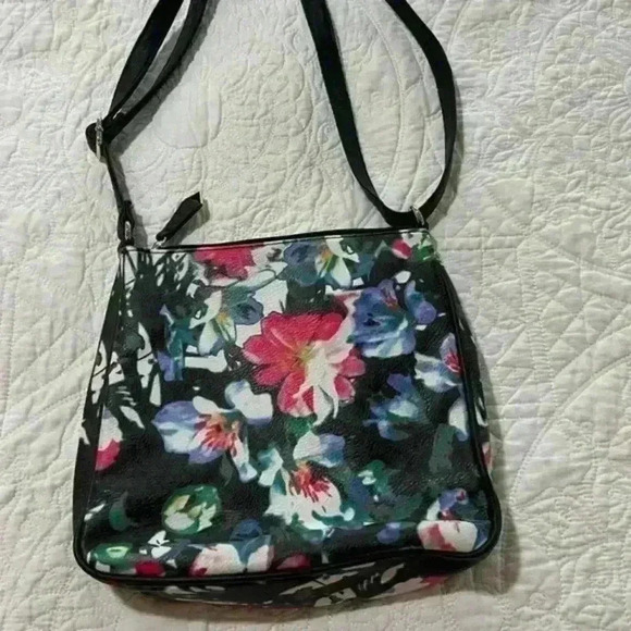 APT. 9 Women's Floral‎ Crossbody Handbag Triple Front Zip Pckts Faux Leather - Picture 5 of 5